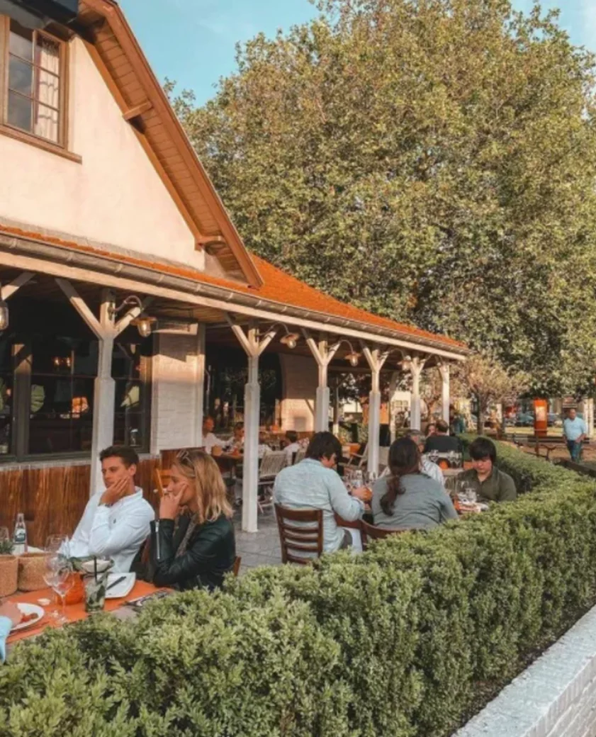 Terras van La Sapinière in Knokke, een restaurant in de omgeving van Happ Knokke